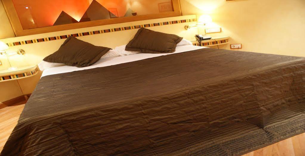 Hotel Alkalat Alcalá de Guadaira Εξωτερικό φωτογραφία