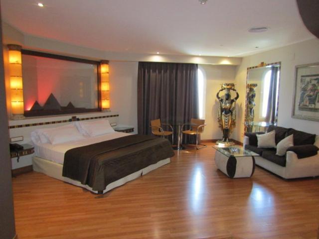 Hotel Alkalat Alcalá de Guadaira Εξωτερικό φωτογραφία